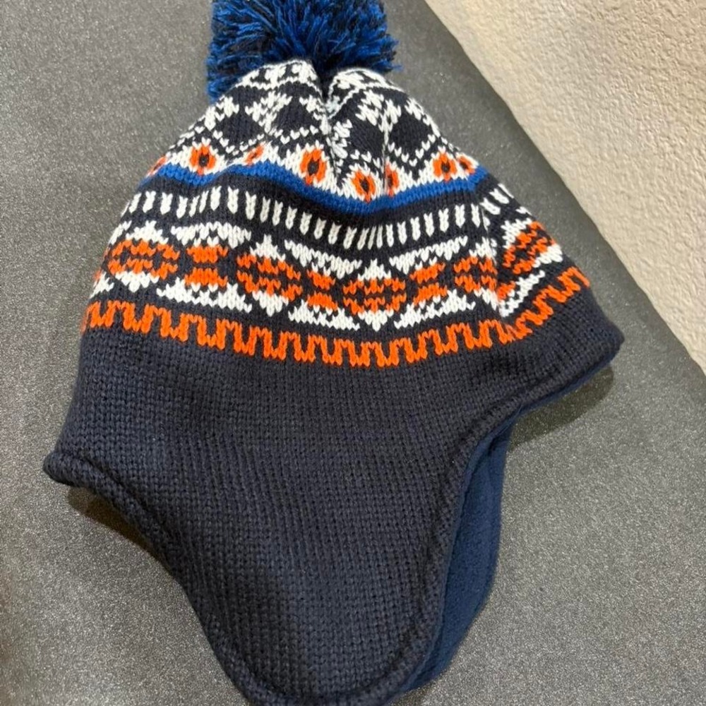 Childrens Place Navy and white knitted beanie with pompom kid size 4T-5T